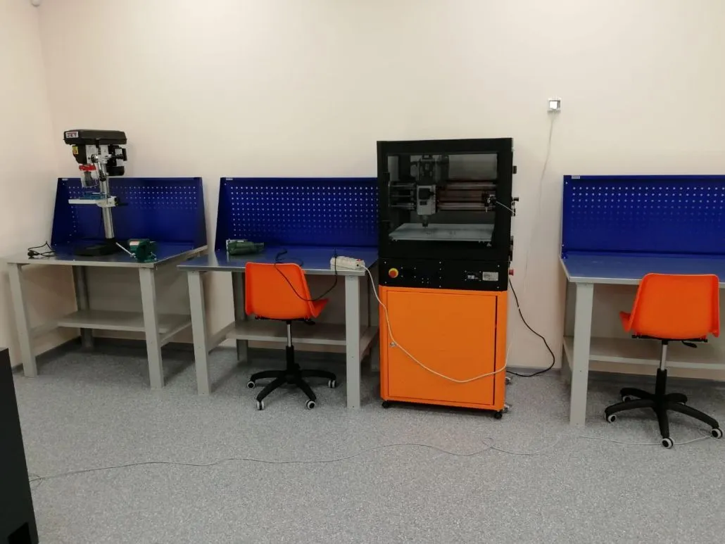 Фрезерный станок с ЧПУ DFKit DF-Mill (Станок с тумбой и колпаком)